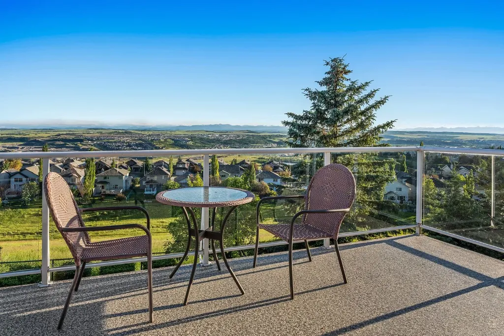 19 Gleneagles View Cochrane AB T4C 1N9