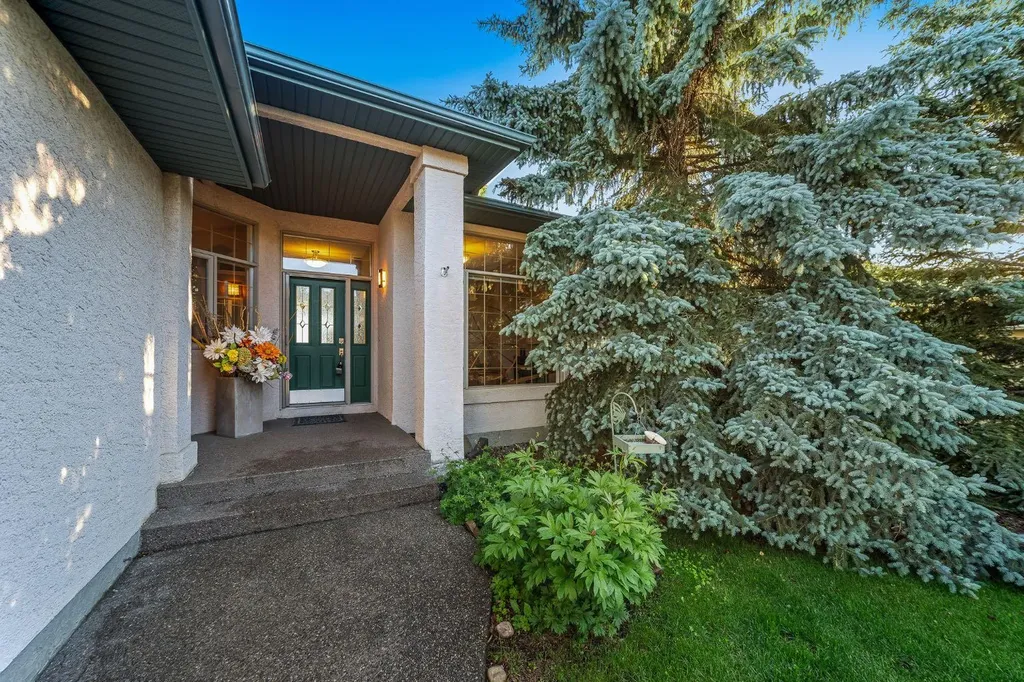 19 Gleneagles View Cochrane AB T4C 1N9