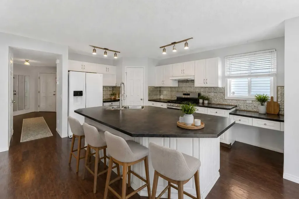 30 Citadel Crest Link NW Calgary AB t3g 4w4