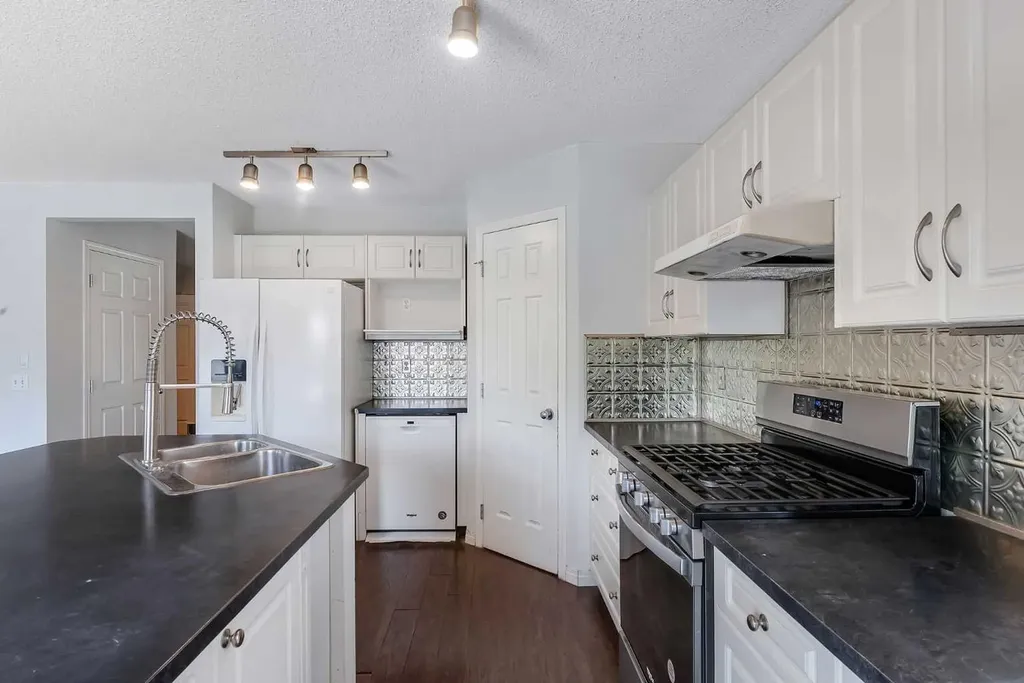 30 Citadel Crest Link NW Calgary AB t3g 4w4