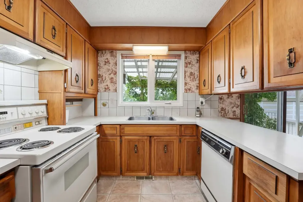 91 Hill Crescent Red Deer AB T4N 6G3
