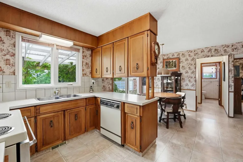 91 Hill Crescent Red Deer AB T4N 6G3