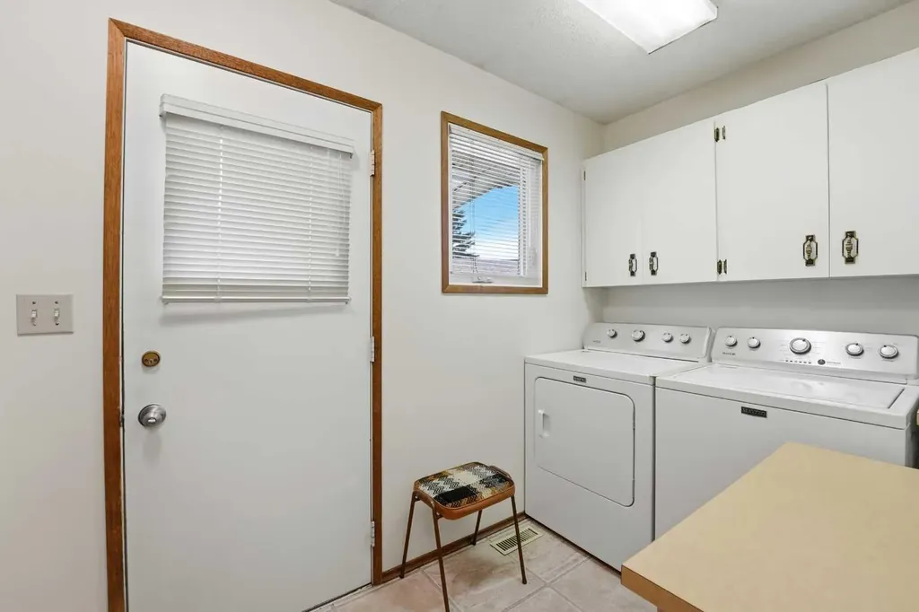 91 Hill Crescent Red Deer AB T4N 6G3