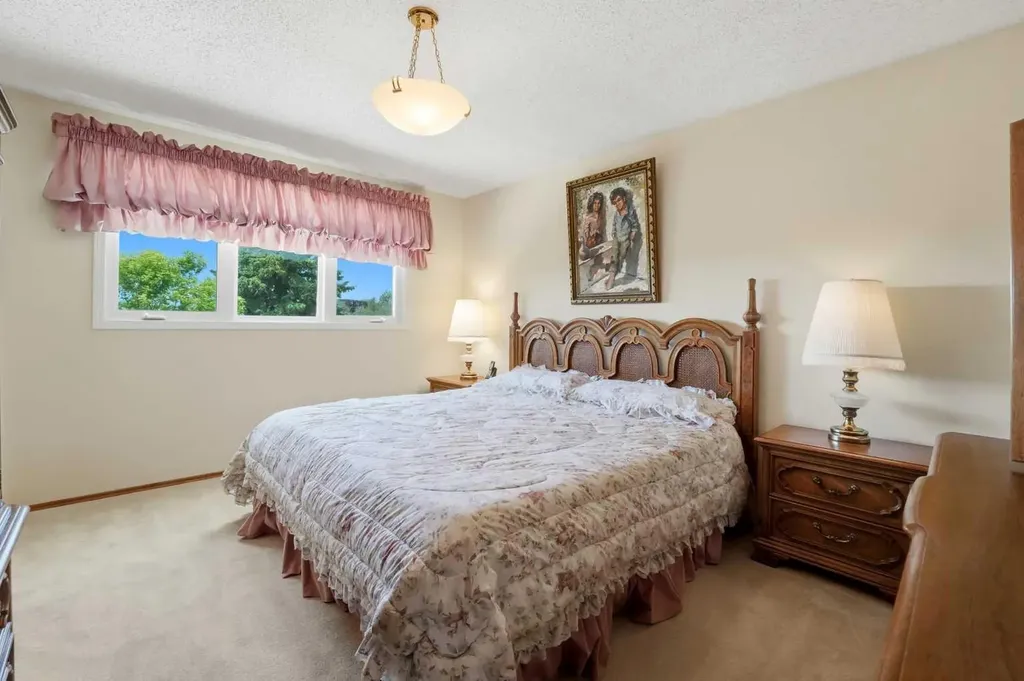 91 Hill Crescent Red Deer AB T4N 6G3
