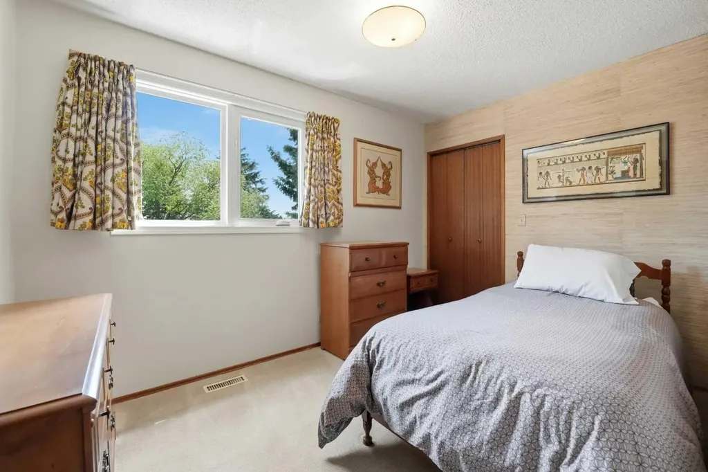 91 Hill Crescent Red Deer AB T4N 6G3