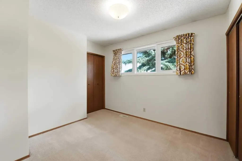 91 Hill Crescent Red Deer AB T4N 6G3