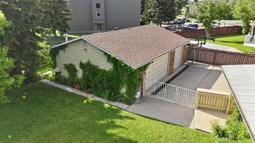 91 Hill Crescent Red Deer AB T4N 6G3