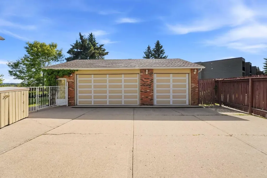 91 Hill Crescent Red Deer AB T4N 6G3
