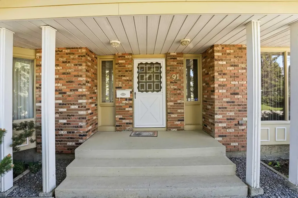 91 Hill Crescent Red Deer AB T4N 6G3