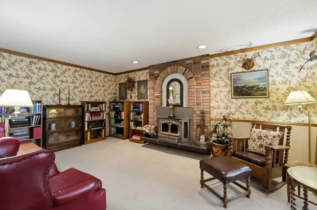 91 Hill Crescent Red Deer AB T4N 6G3