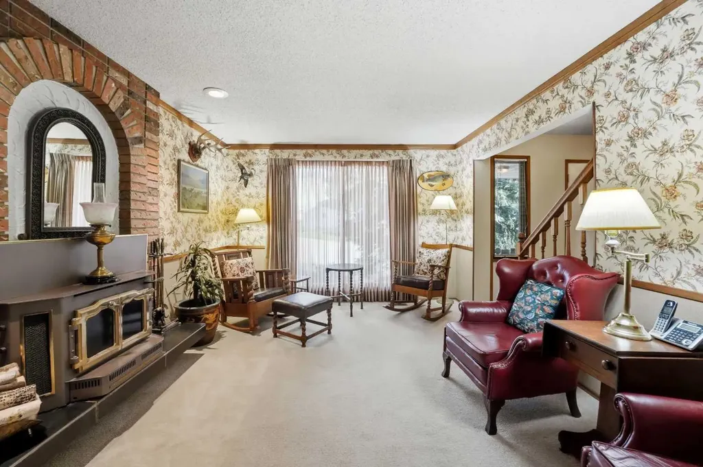 91 Hill Crescent Red Deer AB T4N 6G3