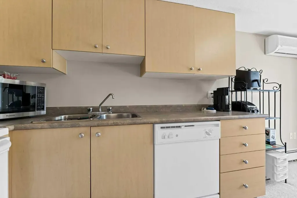 1648 Saamis Drive NW Medicine Hat AB T1C 4X1