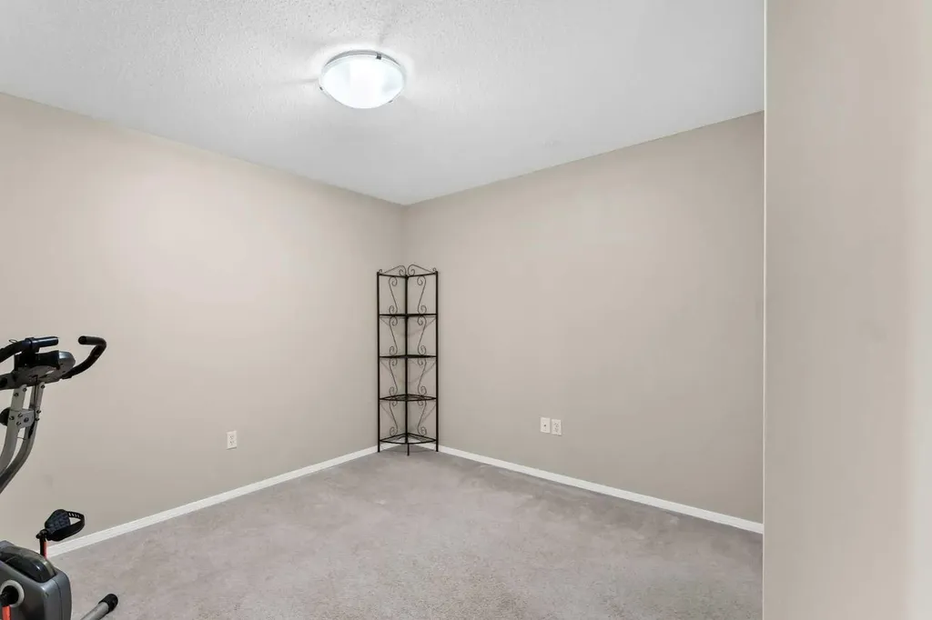 1648 Saamis Drive NW Medicine Hat AB T1C 4X1
