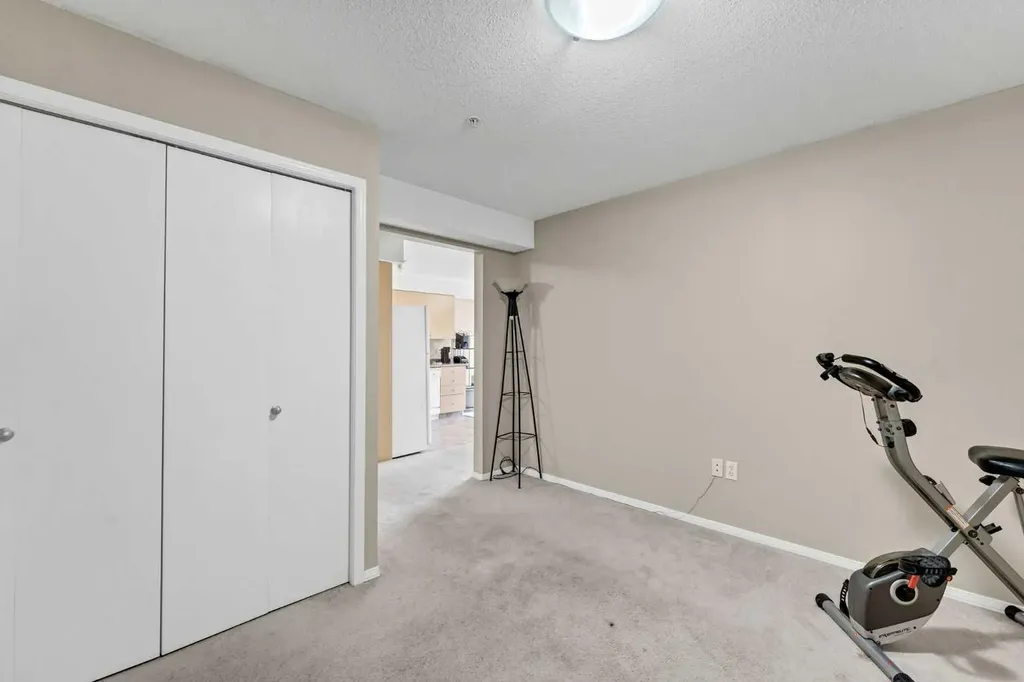 1648 Saamis Drive NW Medicine Hat AB T1C 4X1