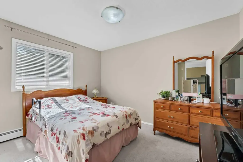 1648 Saamis Drive NW Medicine Hat AB T1C 4X1