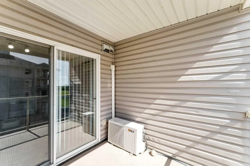 1648 Saamis Drive NW Medicine Hat AB T1C 4X1