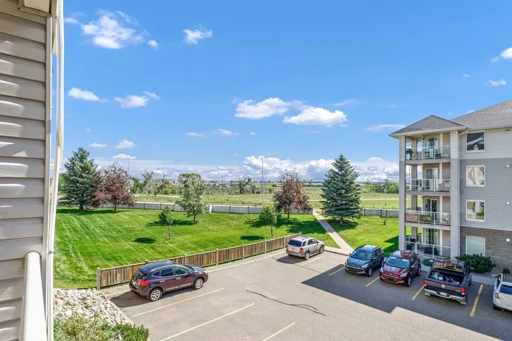 1648 Saamis Drive NW Medicine Hat AB T1C 4X1