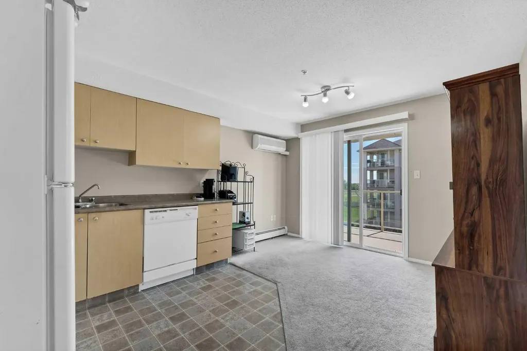 1648 Saamis Drive NW Medicine Hat AB T1C 4X1