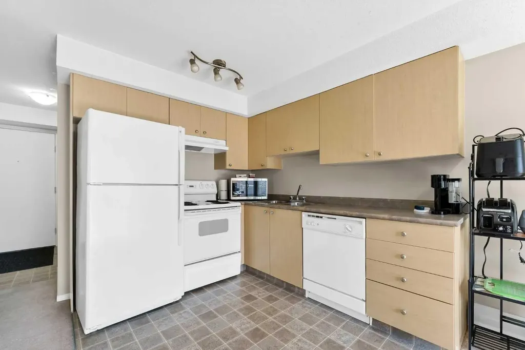 1648 Saamis Drive NW Medicine Hat AB T1C 4X1