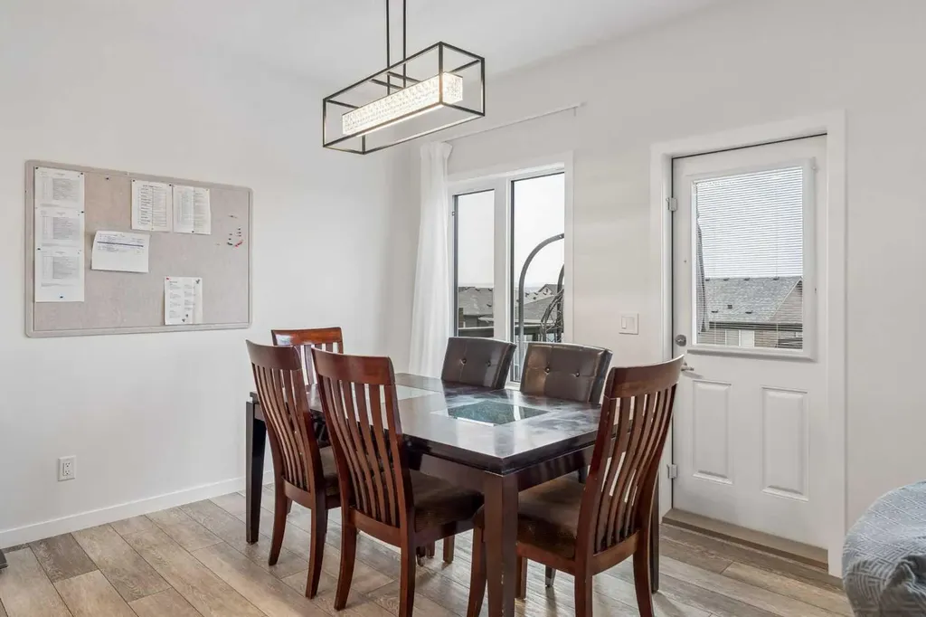 215 Lucas Terrace NW Calgary AB T3P1X3