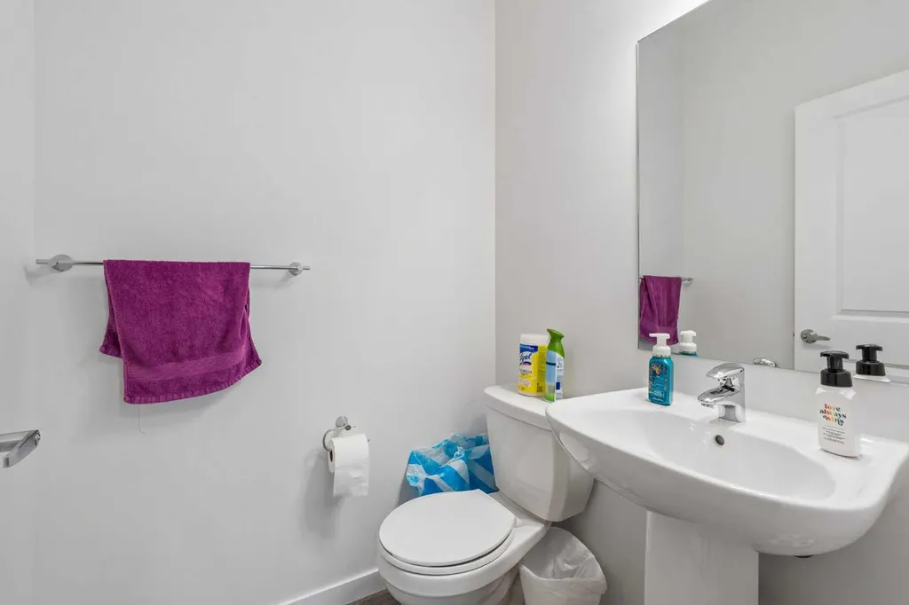 215 Lucas Terrace NW Calgary AB T3P1X3