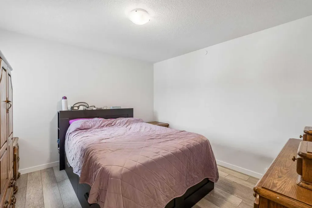 215 Lucas Terrace NW Calgary AB T3P1X3
