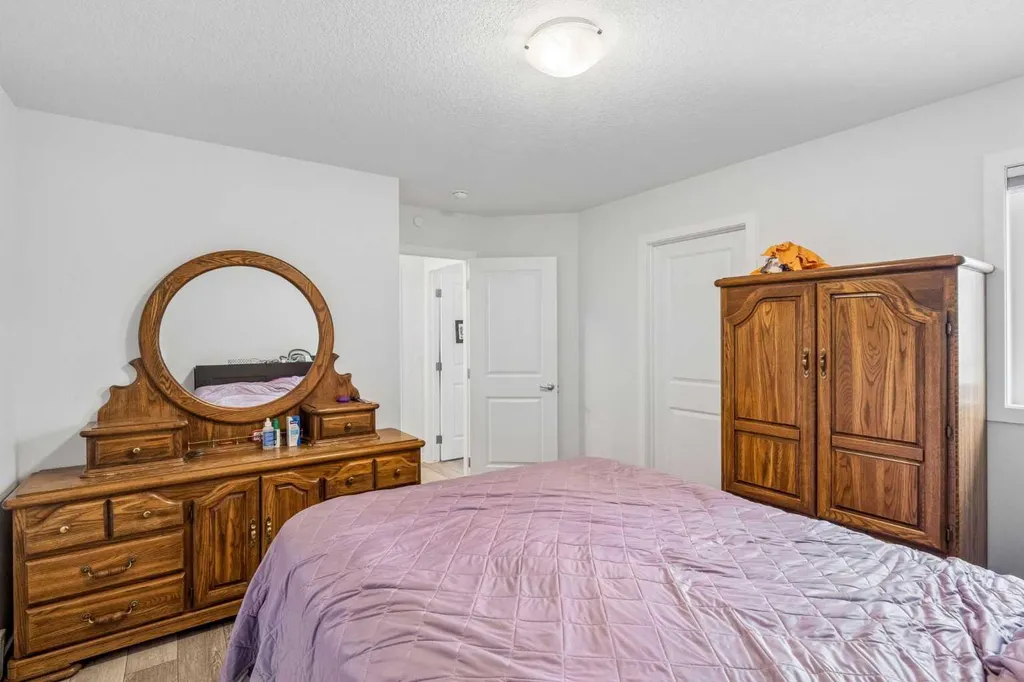 215 Lucas Terrace NW Calgary AB T3P1X3
