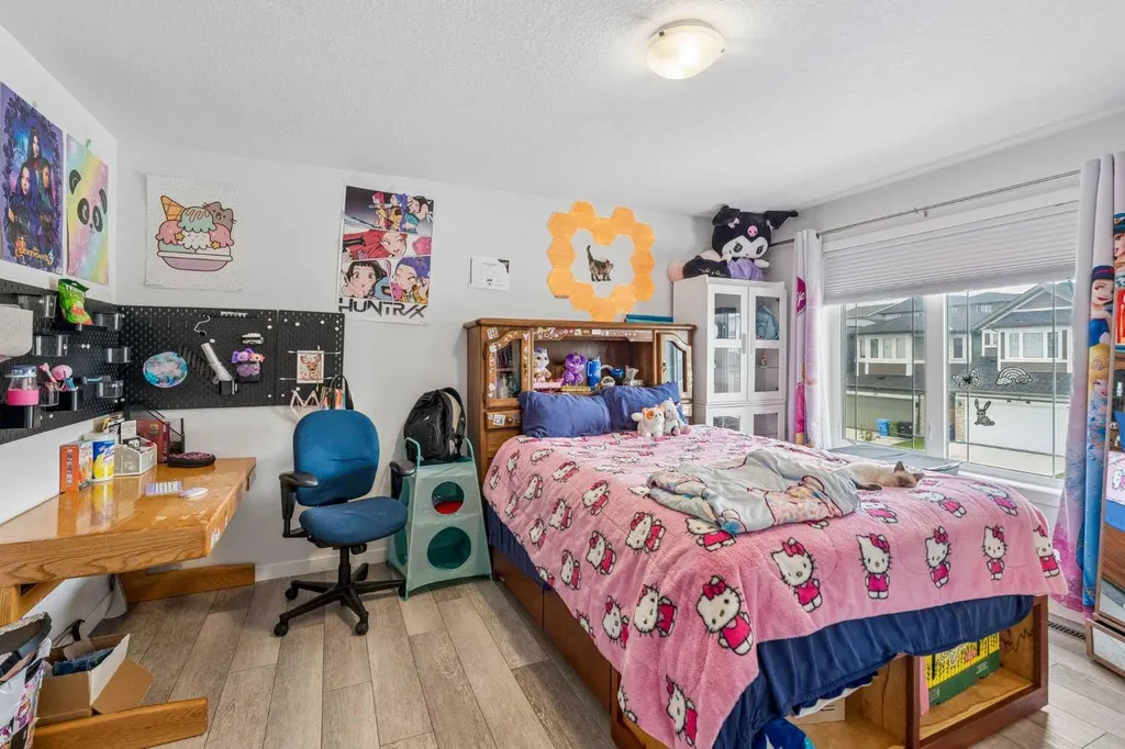 215 Lucas Terrace NW Calgary AB T3P1X3