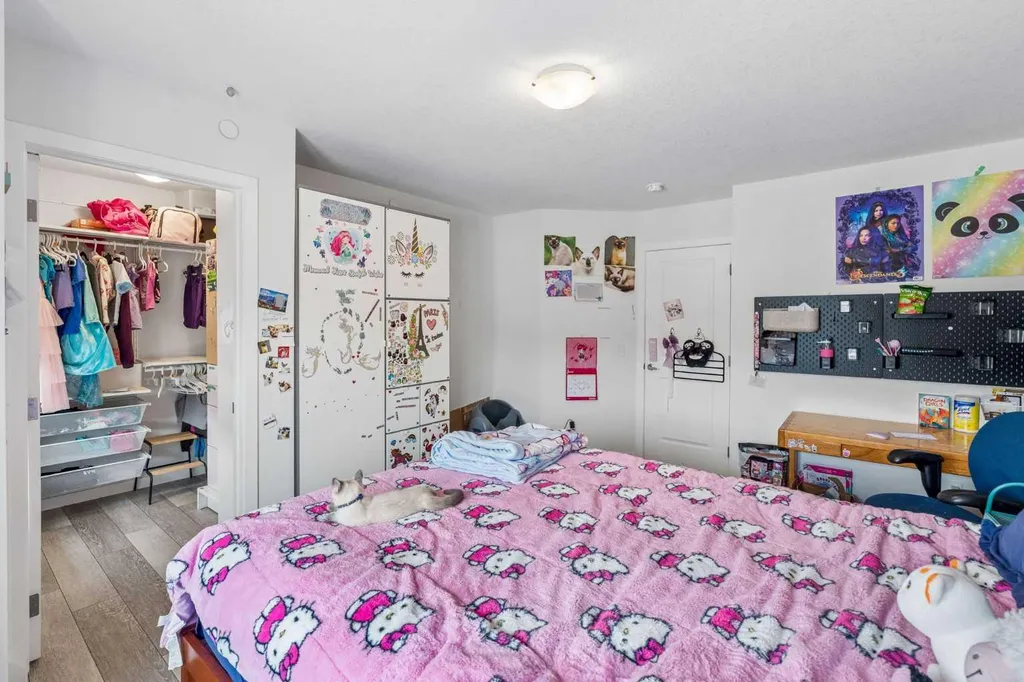 215 Lucas Terrace NW Calgary AB T3P1X3