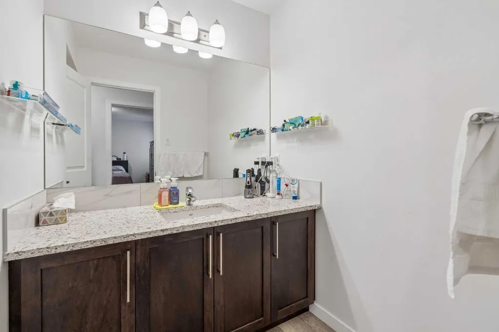 215 Lucas Terrace NW Calgary AB T3P1X3