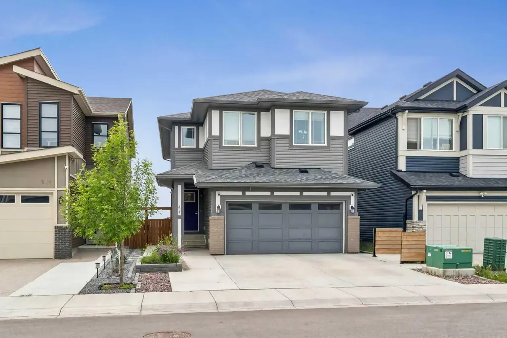 215 Lucas Terrace NW Calgary AB T3P1X3