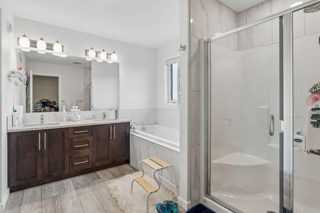 215 Lucas Terrace NW Calgary AB T3P1X3