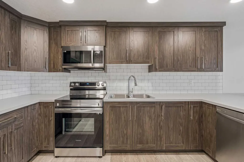 215 Lucas Terrace NW Calgary AB T3P1X3