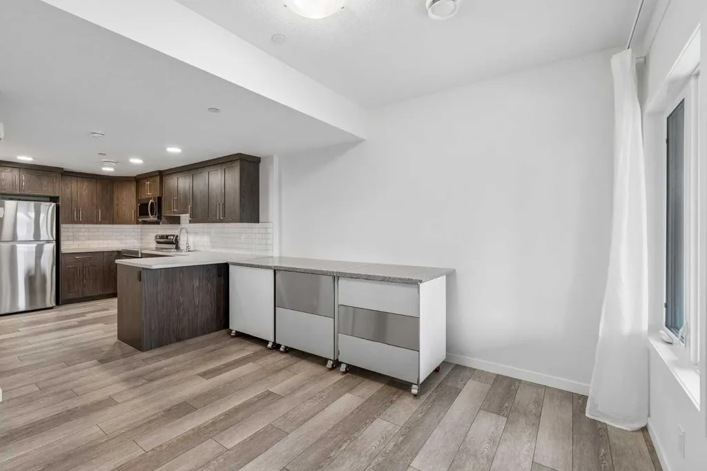 215 Lucas Terrace NW Calgary AB T3P1X3