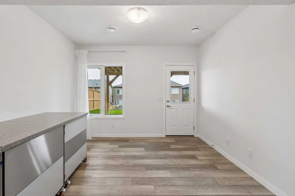 215 Lucas Terrace NW Calgary AB T3P1X3