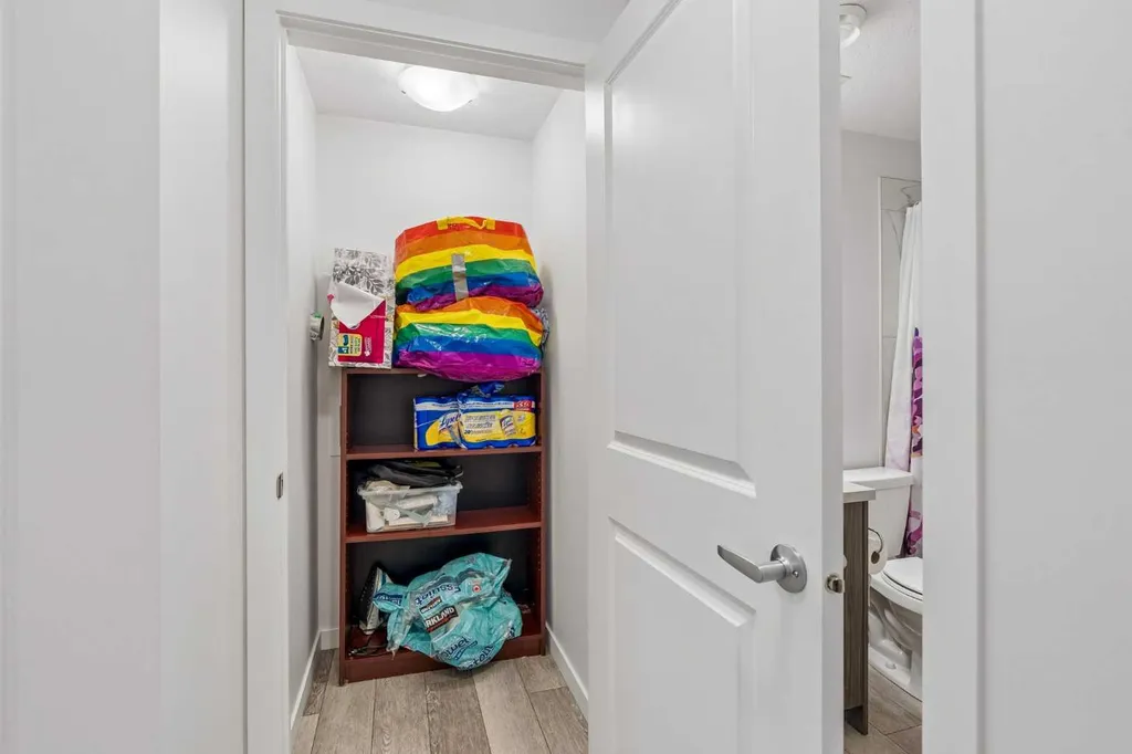 215 Lucas Terrace NW Calgary AB T3P1X3