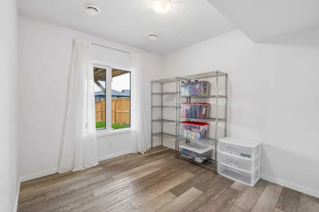 215 Lucas Terrace NW Calgary AB T3P1X3
