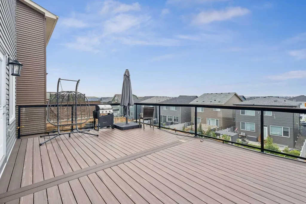 215 Lucas Terrace NW Calgary AB T3P1X3