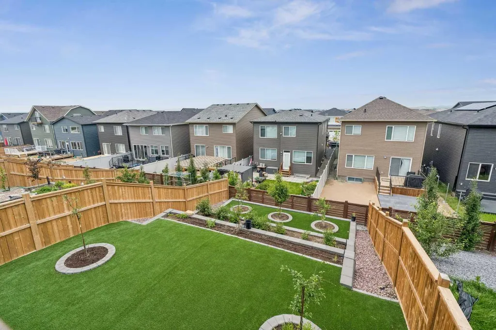 215 Lucas Terrace NW Calgary AB T3P1X3