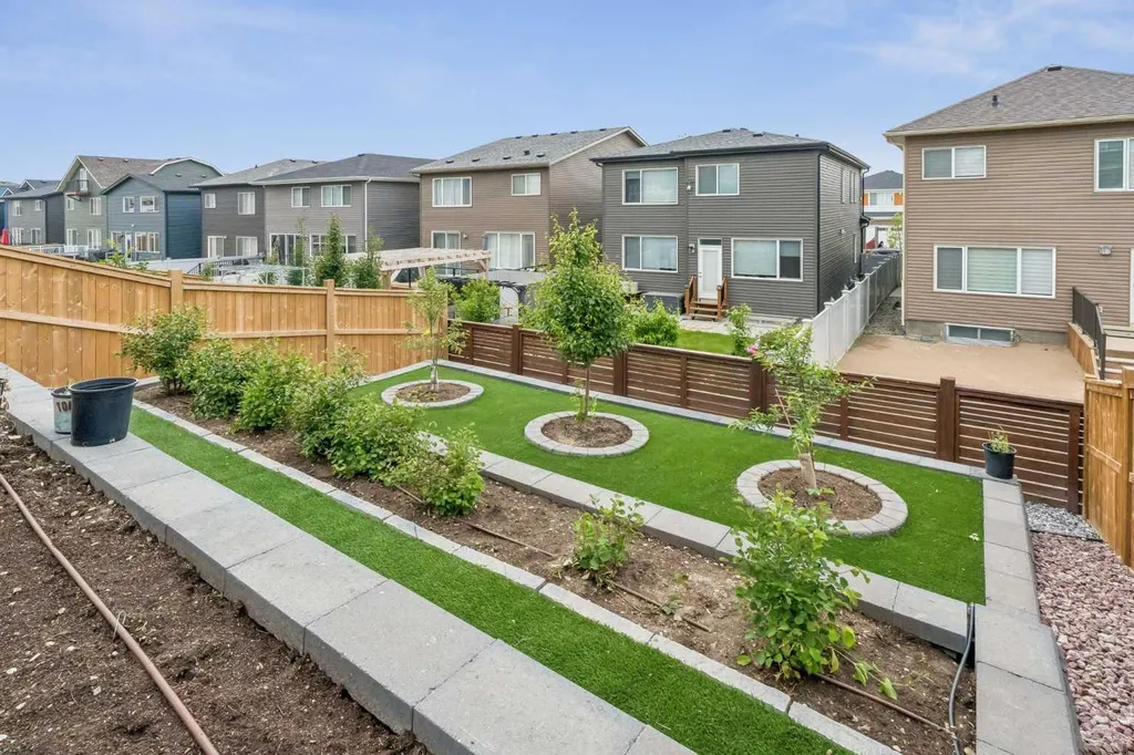 215 Lucas Terrace NW Calgary AB T3P1X3