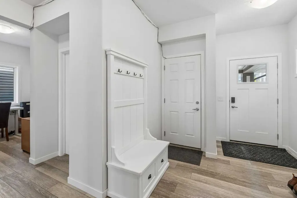 215 Lucas Terrace NW Calgary AB T3P1X3
