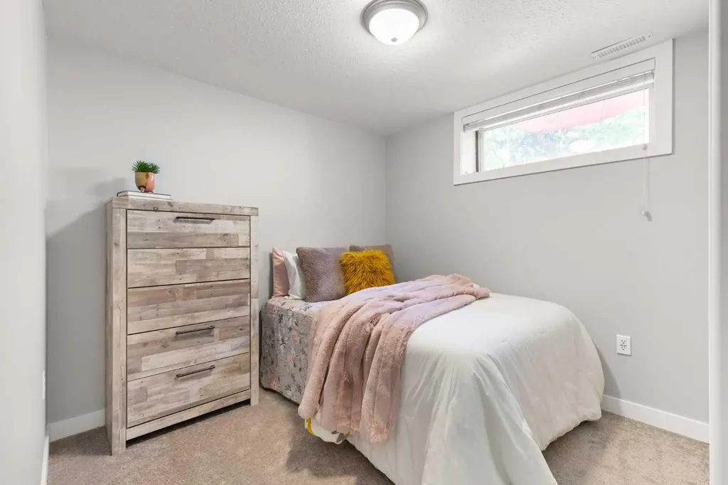 440 Spruce Way SE Medicine Hat AB T1B4L5