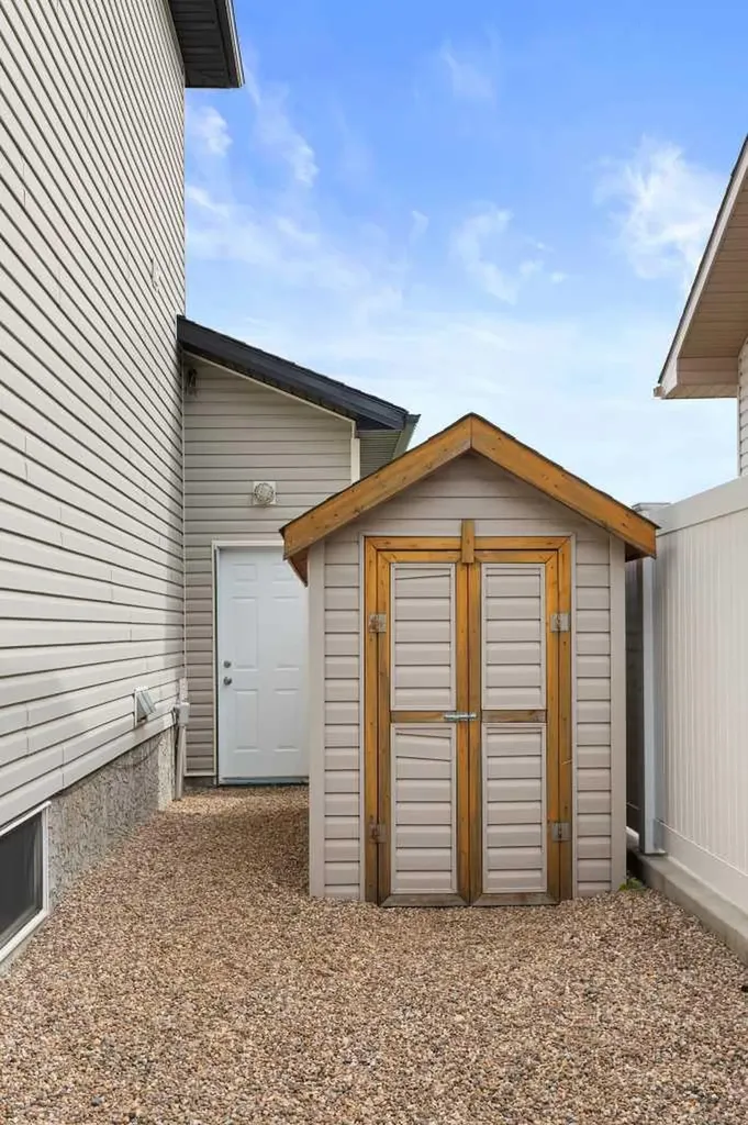 440 Spruce Way SE Medicine Hat AB T1B4L5