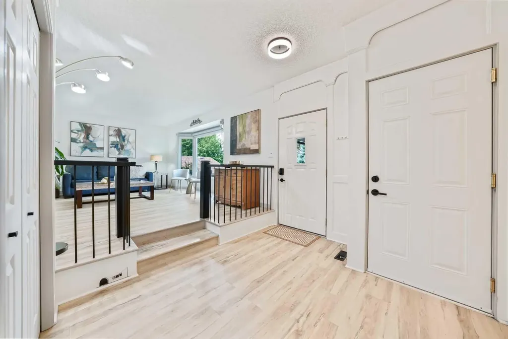 40 Silver Ridge Court NW Calgary AB T3B4V5