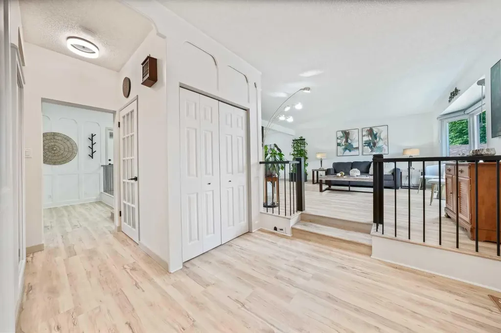 40 Silver Ridge Court NW Calgary AB T3B4V5