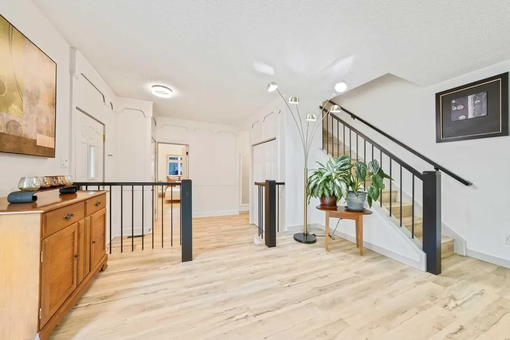 40 Silver Ridge Court NW Calgary AB T3B4V5