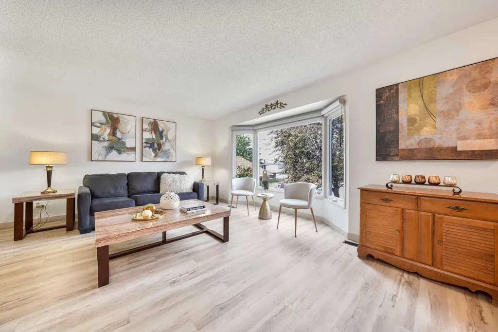 40 Silver Ridge Court NW Calgary AB T3B4V5
