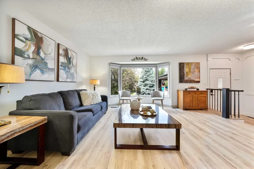 40 Silver Ridge Court NW Calgary AB T3B4V5