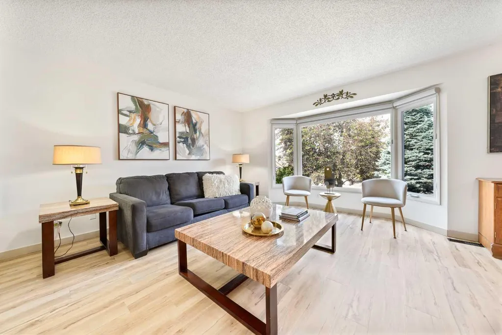 40 Silver Ridge Court NW Calgary AB T3B4V5