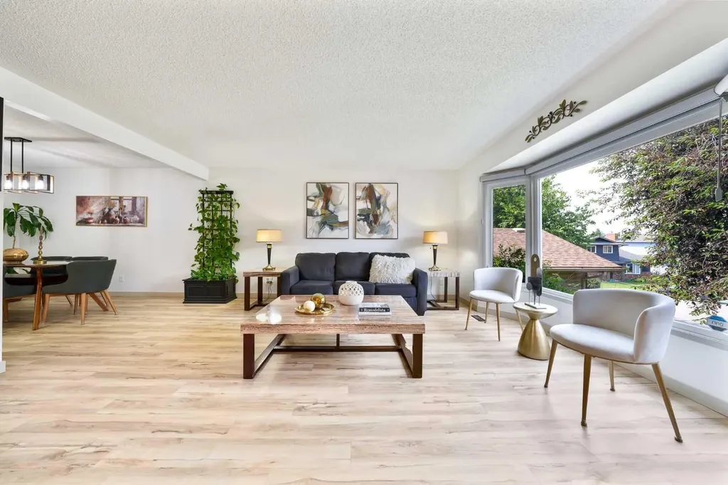 40 Silver Ridge Court NW Calgary AB T3B4V5